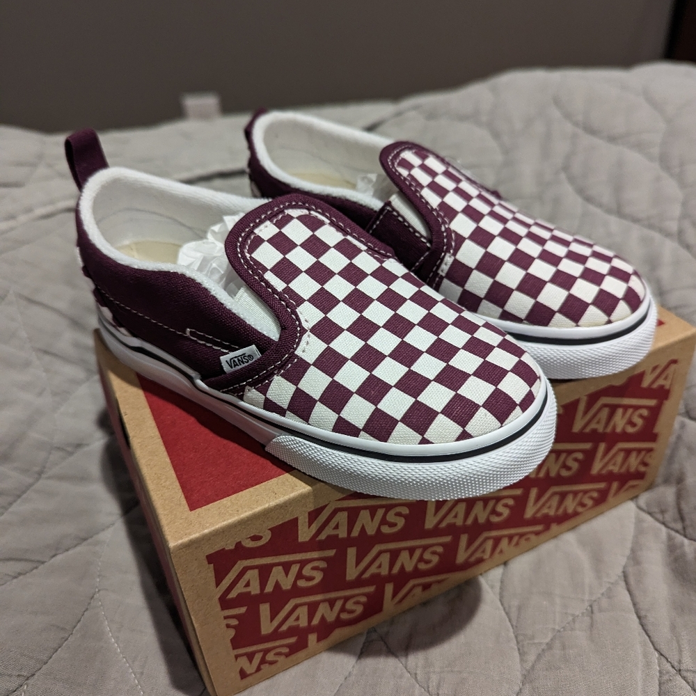 BNIP Vans checkerboard slip on v in grape vine size 9.5